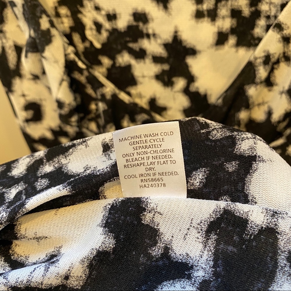 Halogen, sleeveless blouse, size small. - Picture 4 of 5